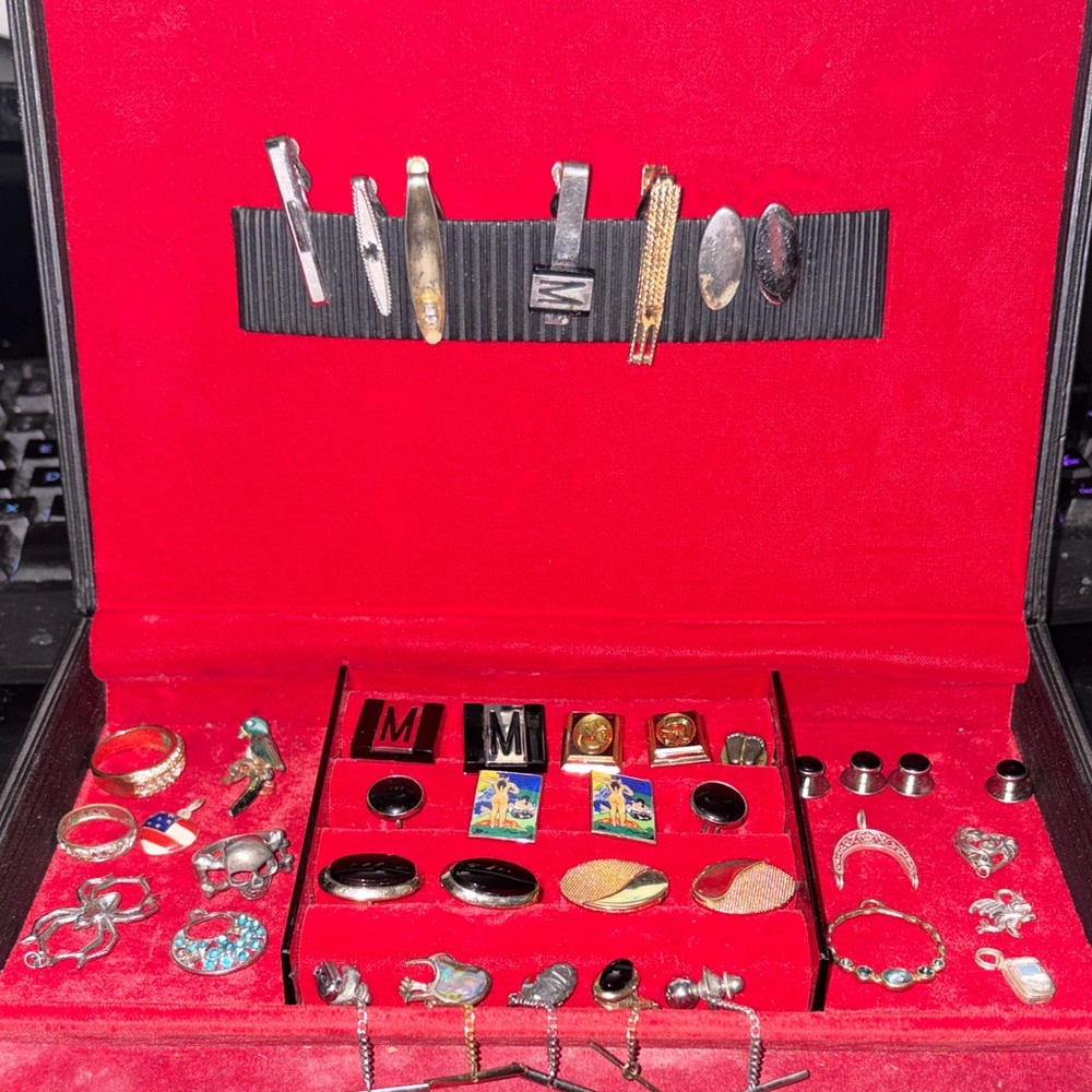 Men's Accessory Set with Cufflinks and Tie Clips